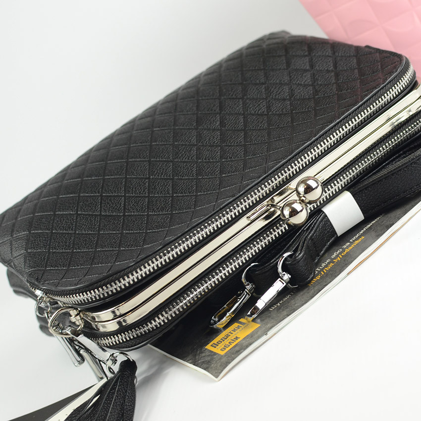 Черная женская сумка клатч на три отделения на защелке "Поцелуйчик", Маленькая модная сумочка кросс боди - фото 5 - id-p1881941949