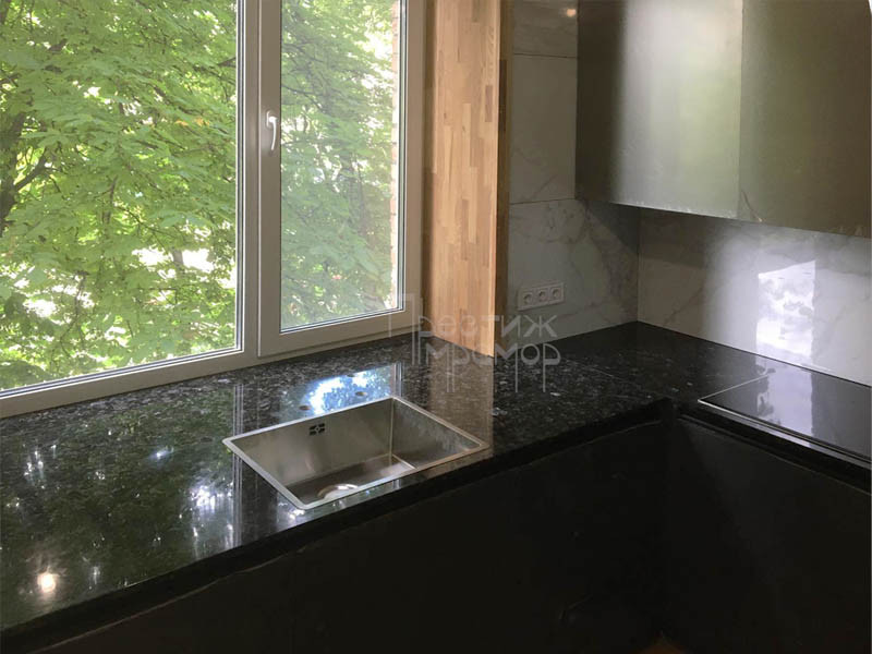 Стільниця з лабрадориту