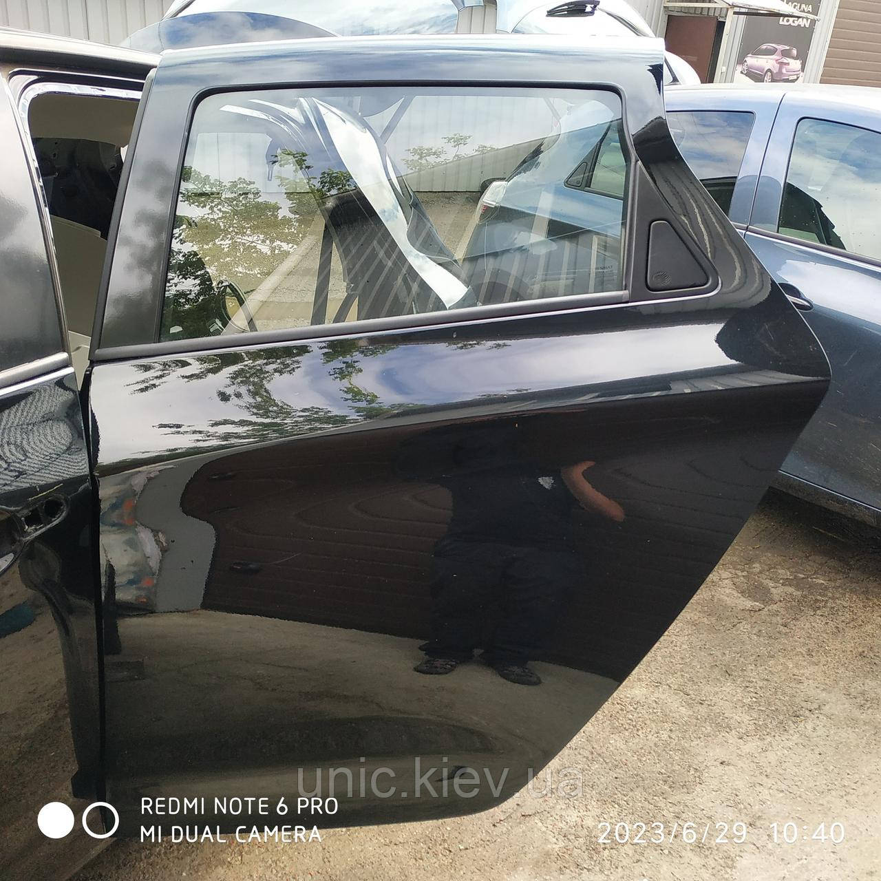 Двері задня ліва Renault ZOE / ZOE 2 (чорна) б/в