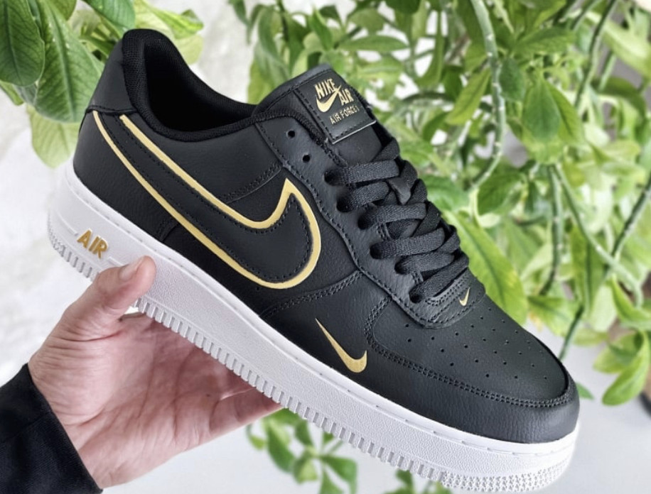 Black nike with gold swoosh hotsell