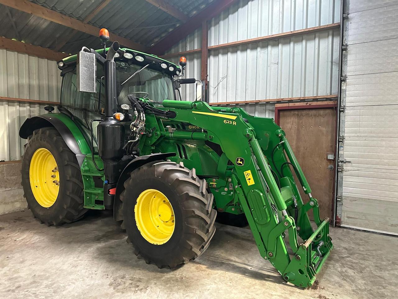 Трактор John Deere 6130R + Навантажувач 623R 2017 рік