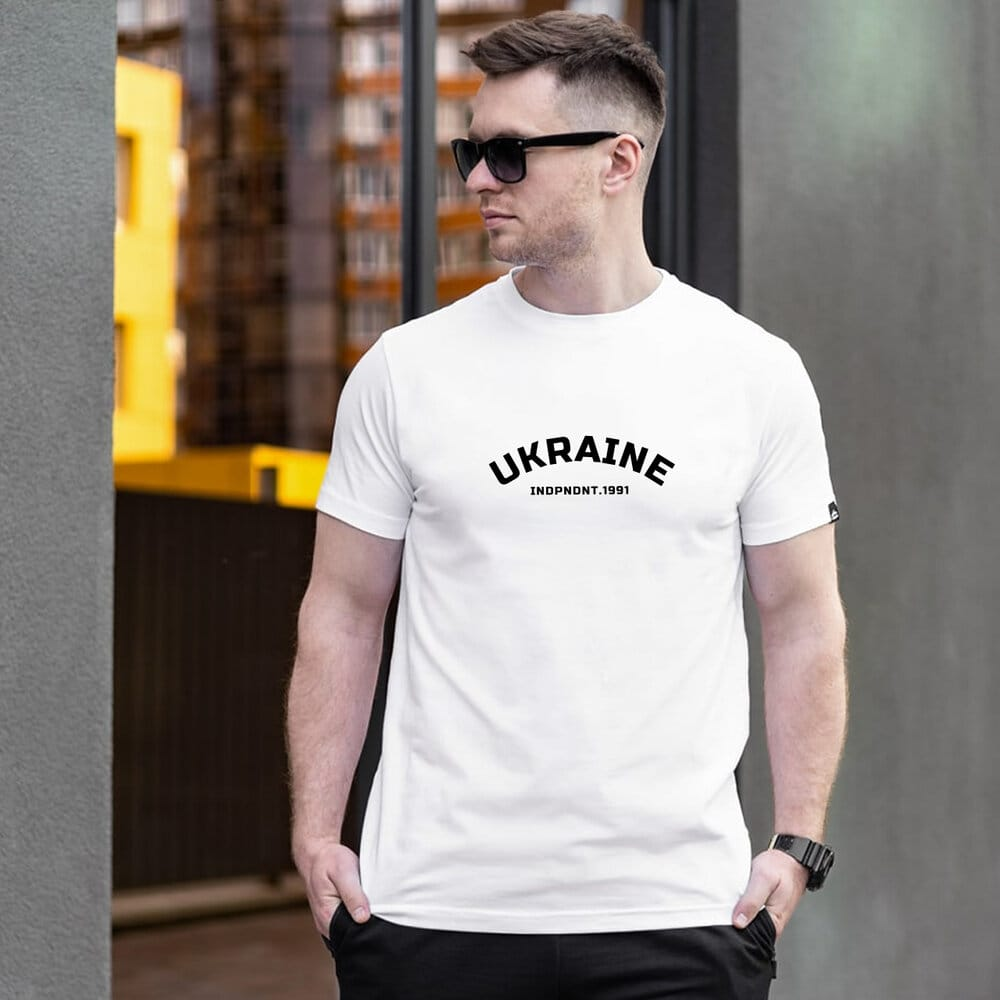 Біла чоловіча футболка