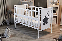 Кроватка для новорожденных на колесиках и откидным бортиком "Звездочка" BabyRoom Белый