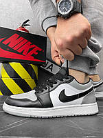 Чоловічі кросівки Nike сірі