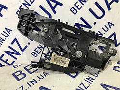 Опорна скоба ручки задніх лівих дверей Mercedes W221 A2217601534