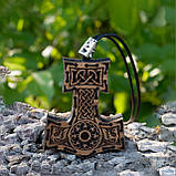 Ароматизатор в авто Woodoo "Молот Тора. Мйольнір AI", 6 см. аромат 10 мл в комлекті Гірський дощ 10 мл, фото 3