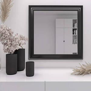 Дзеркало на стіну в чорній рамі квадратне