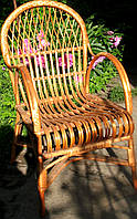 Крісло плетене зі зручною спинкою
