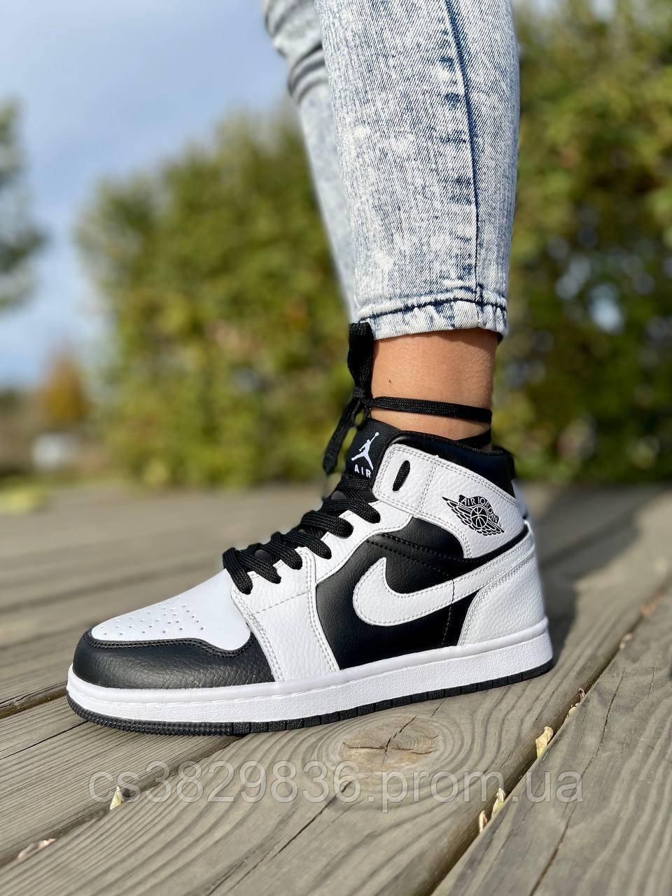 Nike Air Jordan 1 Retro Mid Tuxedo 45