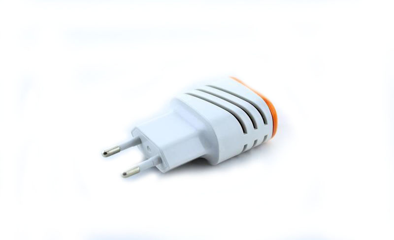 Адаптер заряджання зарядний 220V на 2 USB 046