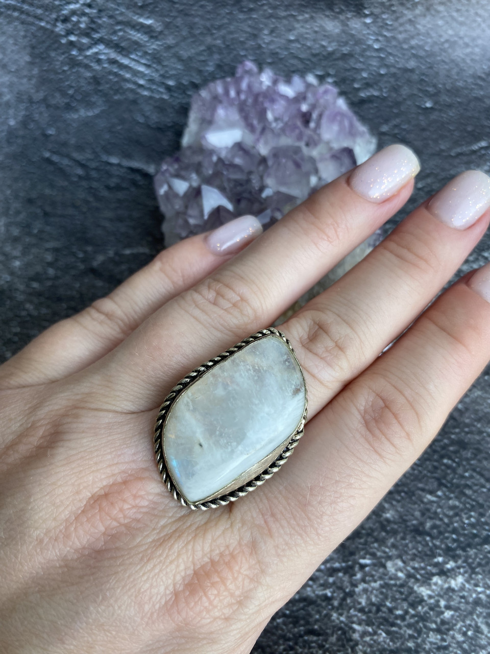 Кільце з натуральним місячним каменем кільце овал місячний камінь в сріблі каблучка розмір 17. Індія., фото 1