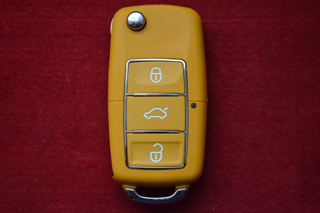 Ключ Volkswagen t4, t5, caddy викидний корпус жовтий вологонепроникний