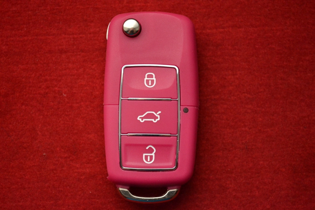 Kлюч Skoda octavia, superb викидний рожевий 3 кнопки Вологонепроникний