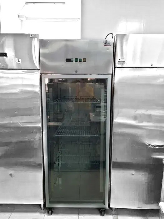 Морозильна шафа GGM Gastro TS700G зі скляними дверима (вживане)