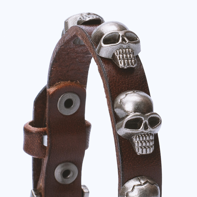 Фото браслет на руку шкіряний з черепами коричневий