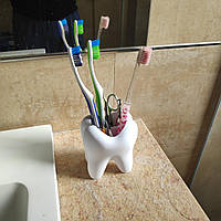 Держатель для зубных щеток настольный пластиковый Подставка под зубные щетки белая в форме зуба