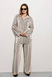 Костюм жіночий брючний сорочка пліссе М сірий, фото 2