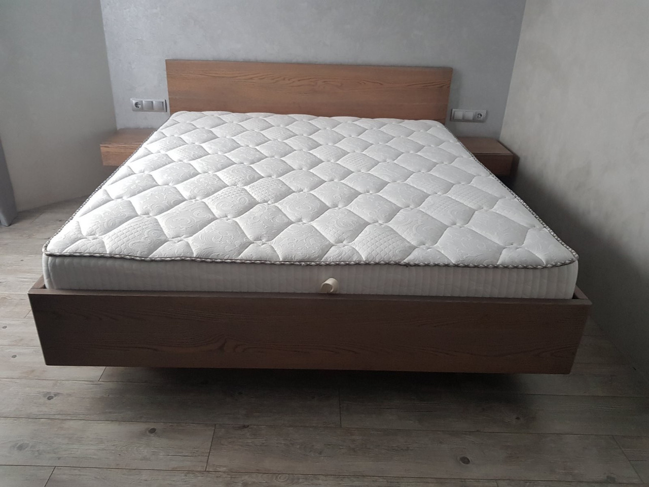 Двоспальне ліжко, що ширяє, з масиву дуба Крістофер 160х200 з підіймальним механізмом Грей Крок ламелей 2,5 см.
