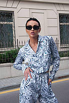 Жіночий шовковий костюм в піжамному стилі сорочка на ґудзиках і вільні брюки принт долар Ds5578, фото 2