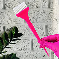 Кисть для окрашивания волос кисточка для покраски парикмахерская белый ворс InGrid 21 см розовый