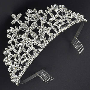 Корона діадема висота 7 см металева з гребінцями сріблястого кольору квіточки з білими кристалами