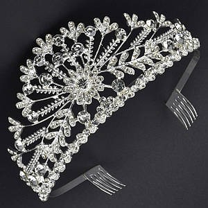 Корона діадема висота 7 см металева з гребінцями сріблястого кольору ромашка з кришталевими камінчиками