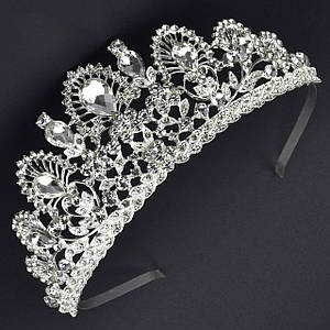 Корона діадема висота 6 см на металевій основі з гребінцями сріблястого кольору з білими сапфірами