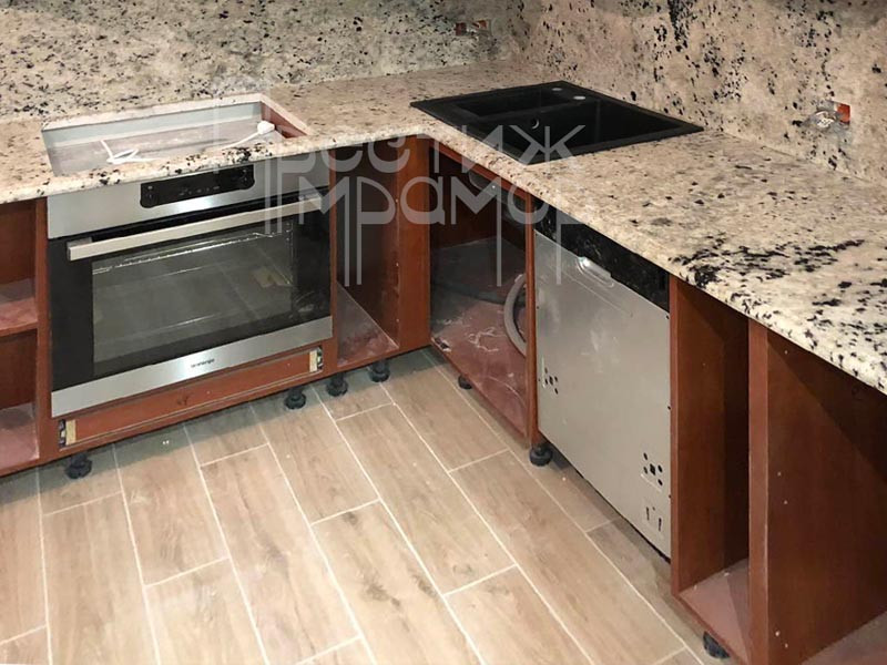 Стільниця з граніту Colonial