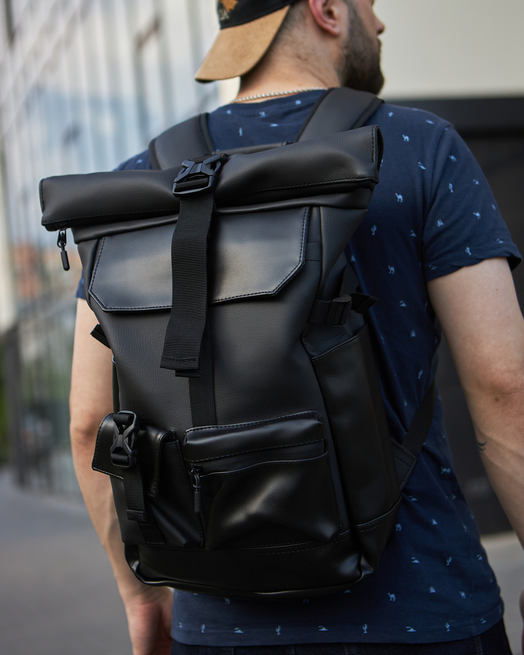 Стильний та практичний рюкзак ролтоп для ноутбука Rolltop для подорожей чорного кольору з екошкіри