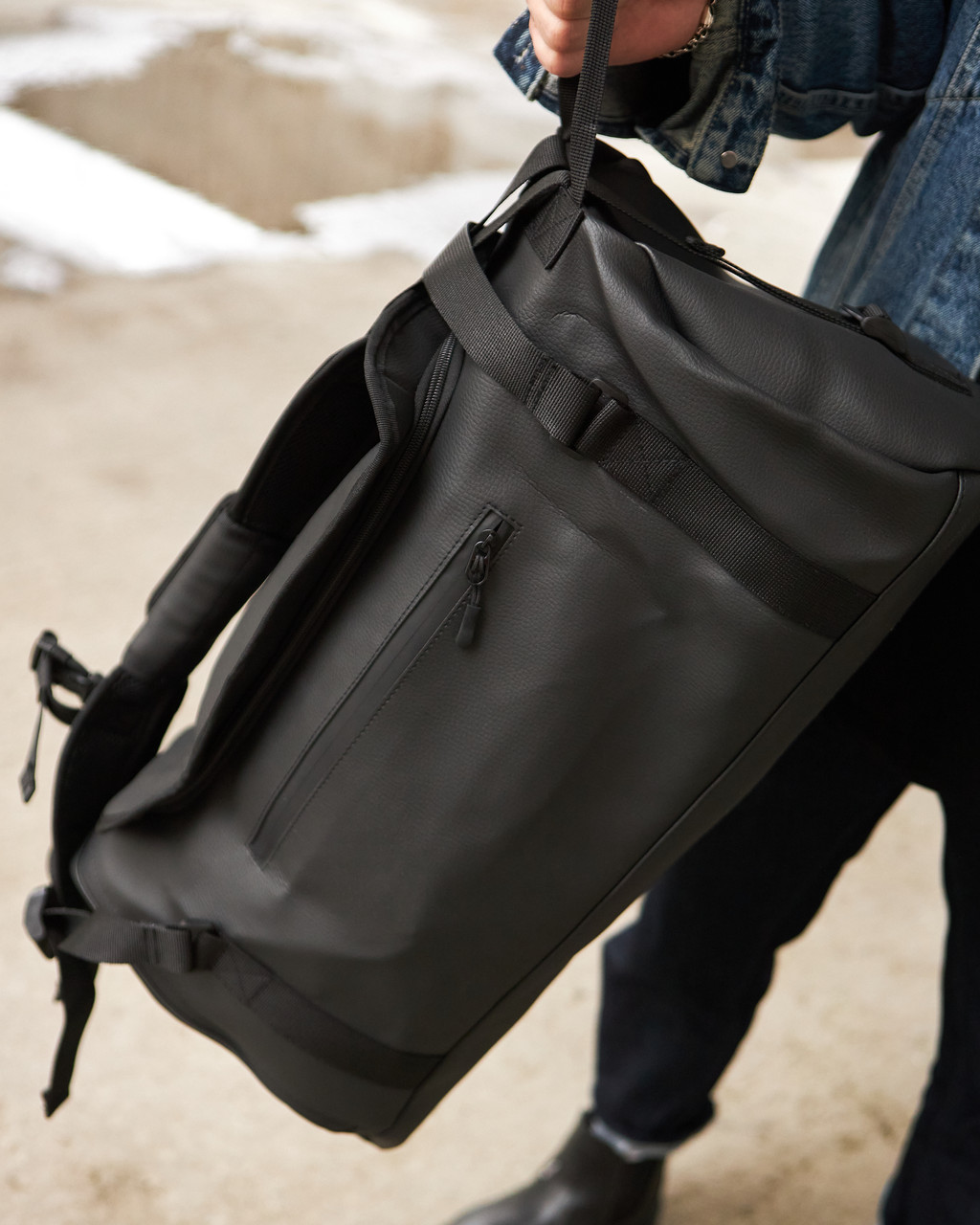 Багатофункціональна сумка-рюкзак чорна з кишенею для взуття 37L на 3 відділення