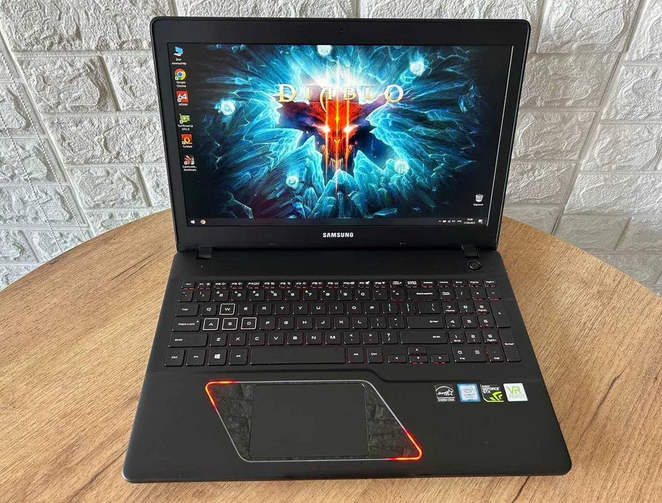 Ноутбук Samsung NP800G5H 15,6 FHD IPS i7 7700HQ 16Gb SSD256Gb+HDD1Tb GTX1060 Б/В, фото 1