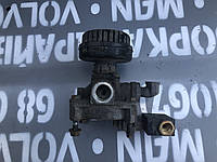 Клапан ускорительный Wabco 9730110110 на Volvo FH13