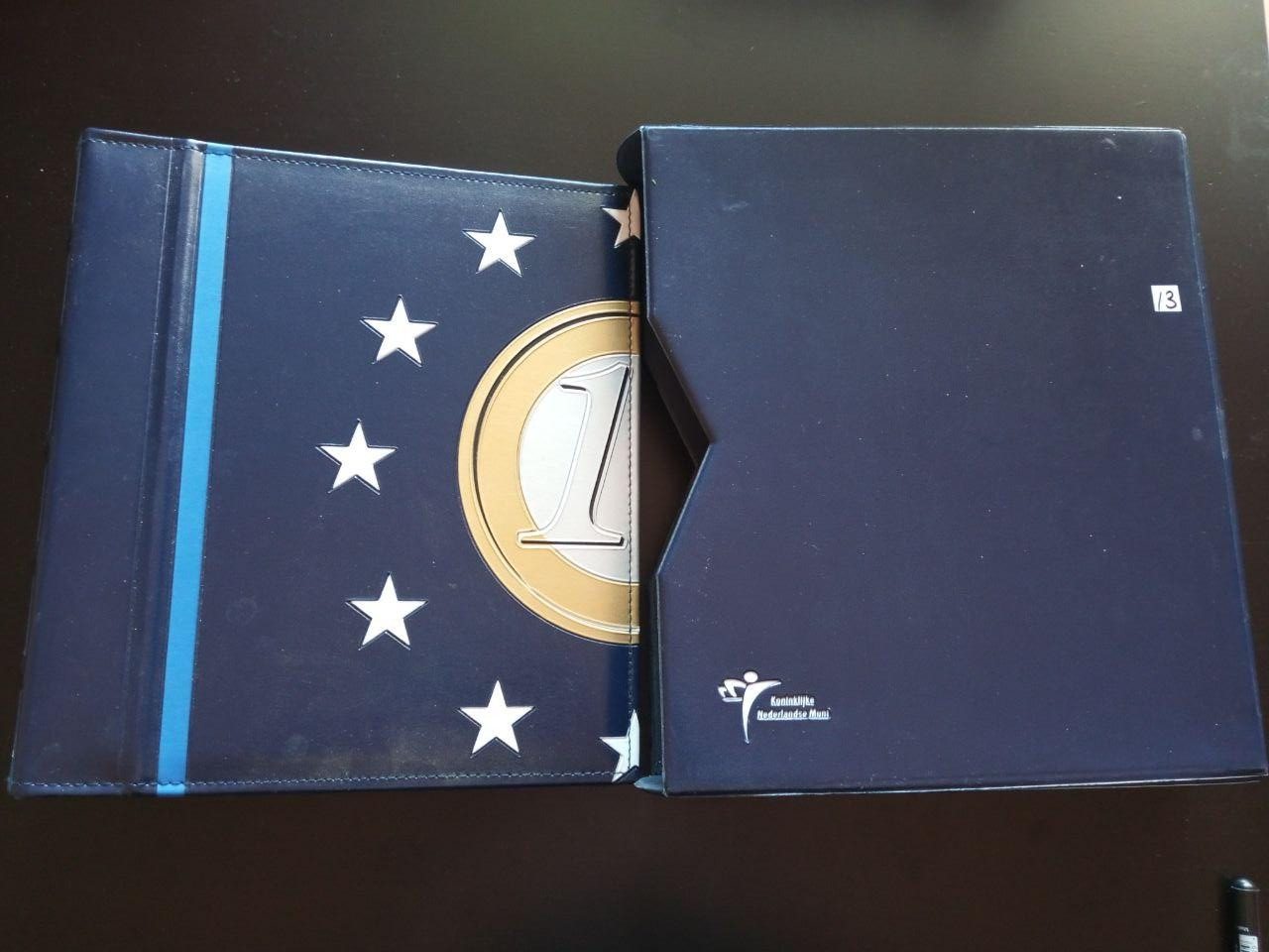 Альбом для банкнот у футлярі 12 аркушів (13) Б/У