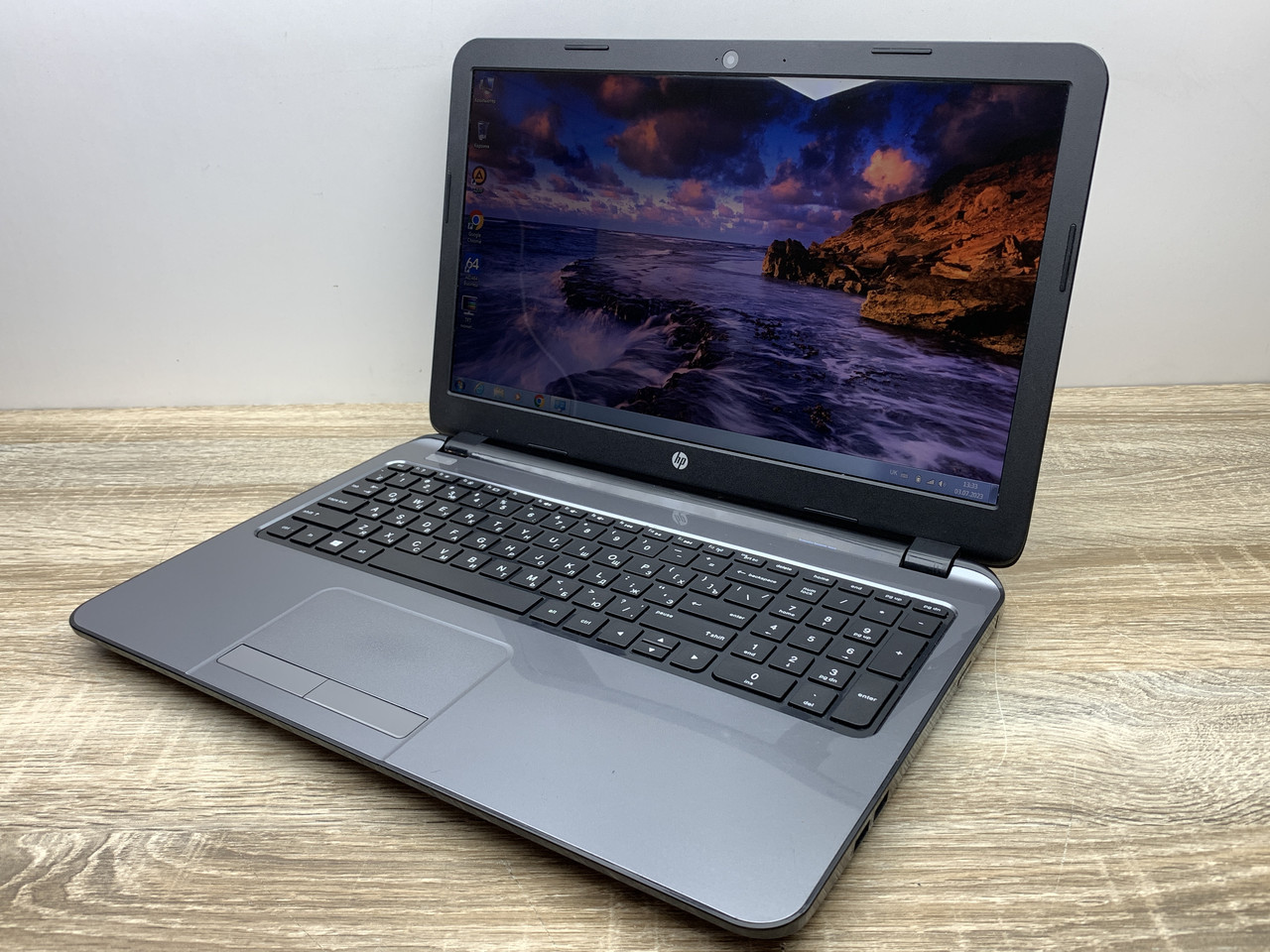 Ноутбук Б/У HP 15-h 15.6 HD TN/E1-2100 2(2)x1.00 GHz/HD8210/RAM 4GB/SSD 120GB/АКБ 32Wh/Сост. 8.6 А- - фото 1 - id-p1883045063