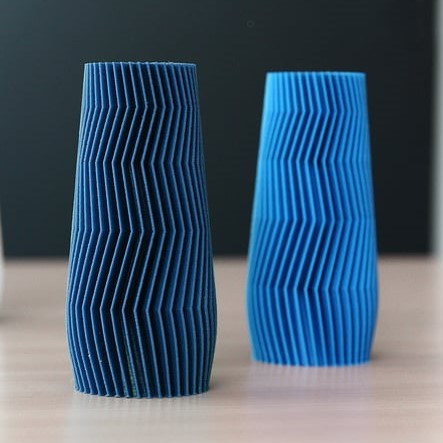 Настільна ваза для квітів і сухостоїв пластикова декоративна