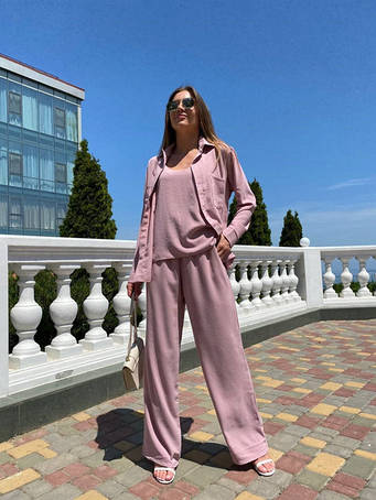 Жіночі костюми та комбінезони