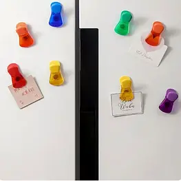 Магніти на холодильник