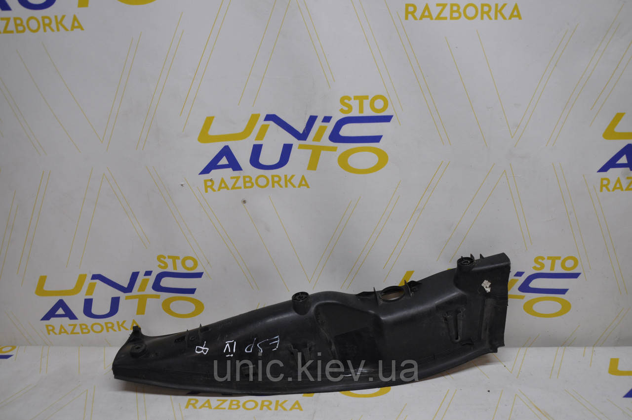 Накладка під ліхтар задній лівий Рено Еспейс 4 б/в 8200094121