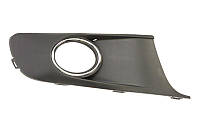 Решітка бампера Volkswagen Caddy/Touran 10-15 права з отворами для противотуманок, з хромом 7422 916, 1T0 853