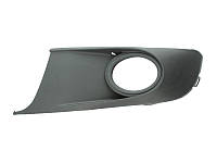 Решітка бампера Volkswagen Caddy/Touran 10-15 ліва з отворами для противотуманок 7422 911, 2K5853665A9B9