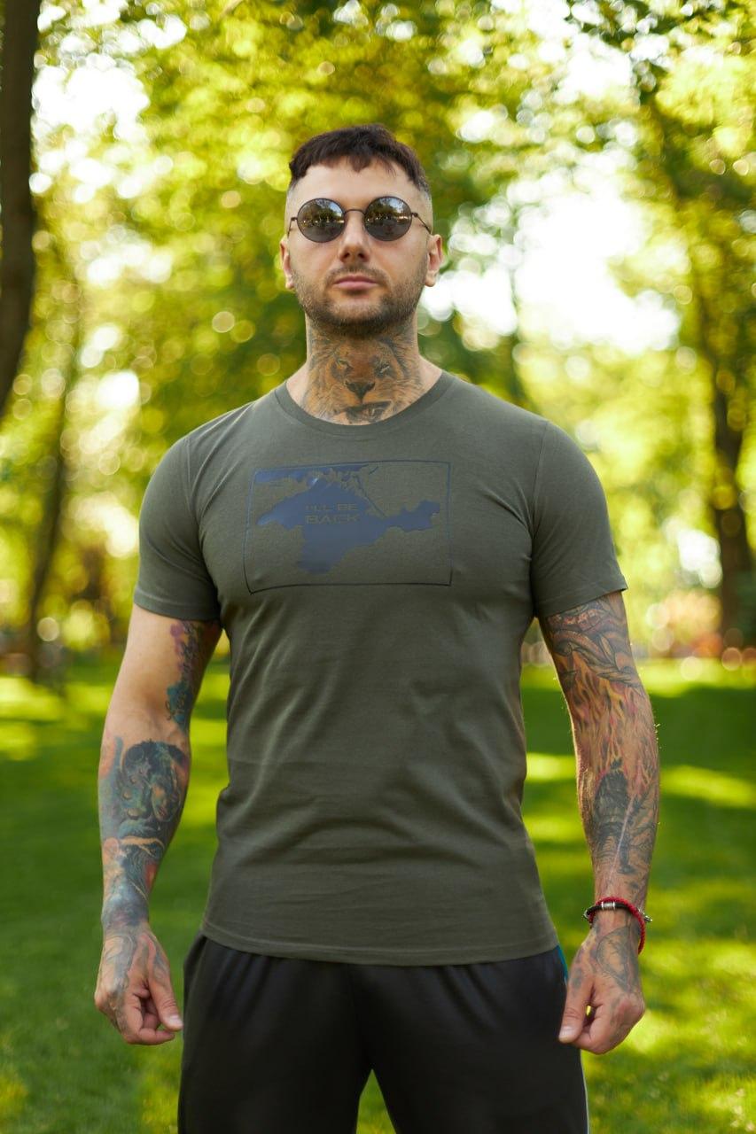 Чоловіча патріотична футболка хакі з принтом I`ll be back на грудях базова однотонна, фото 1