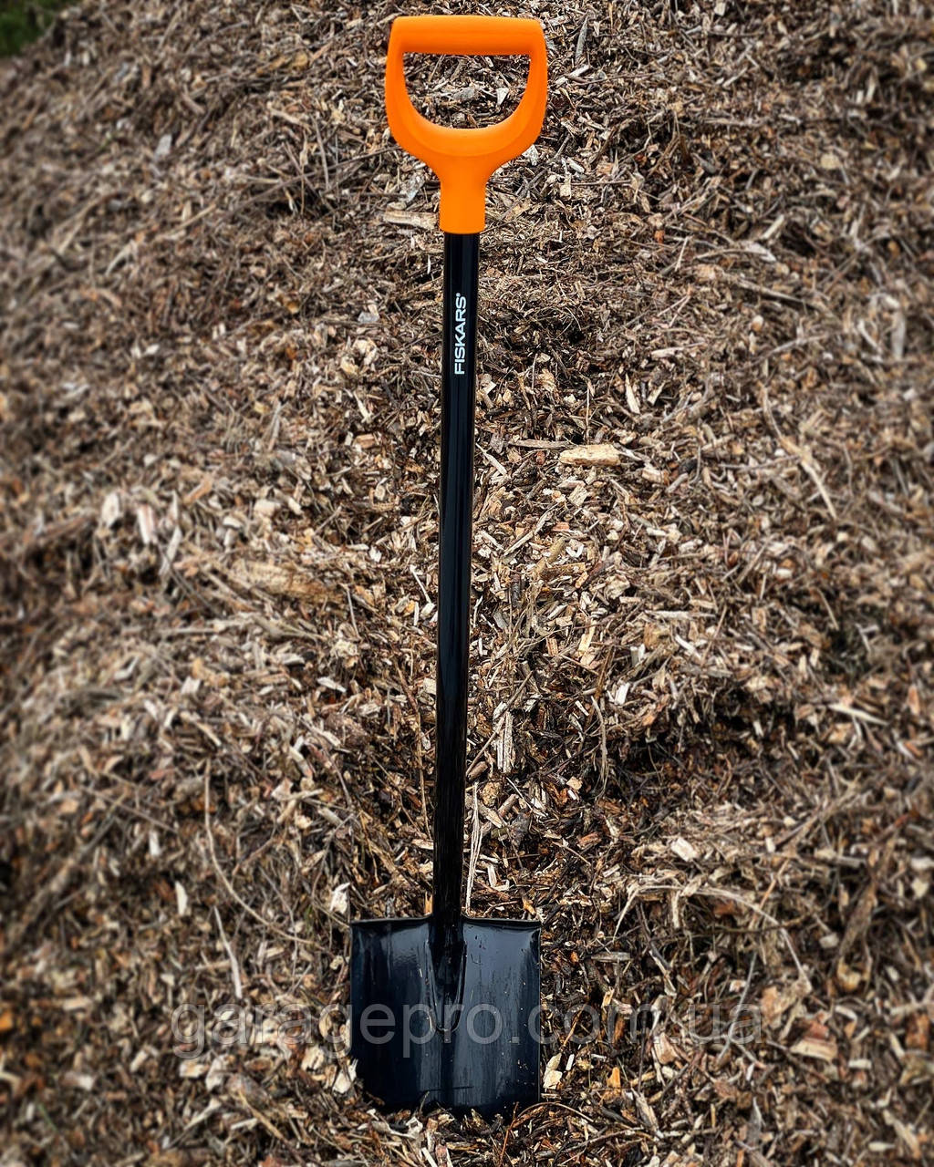 Професійна штикова лопата Fiskars Solid XL (Довжена / Високовуглецева сталь)