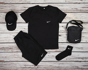 Чоловічий літній костюм Nike Футболка + Шорти + Кепка + Сумка + Шкарпетки комплект найк 5в1 чорний