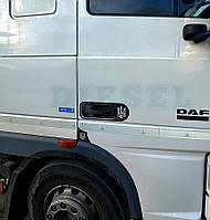 Накладки захисні на кут дверей DAF XF 95/105 із нержавіючої сталі "ГЕРБ УКРАЇНИ".