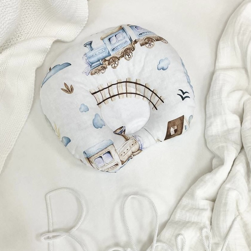 Подушка анатомічна дитяча для новонароджених поплін Залізна дорога