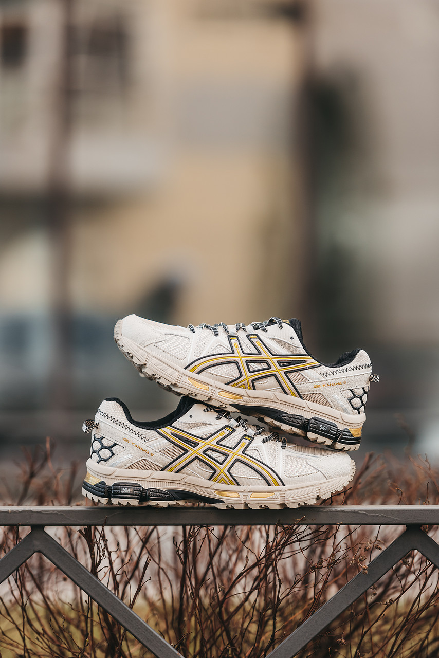 Кросівки жіночі бежеві Asics Gel-Kahana Beige Gold Black (11241)