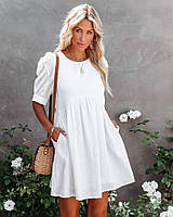 Женское короткое белое платье из жатки на лето