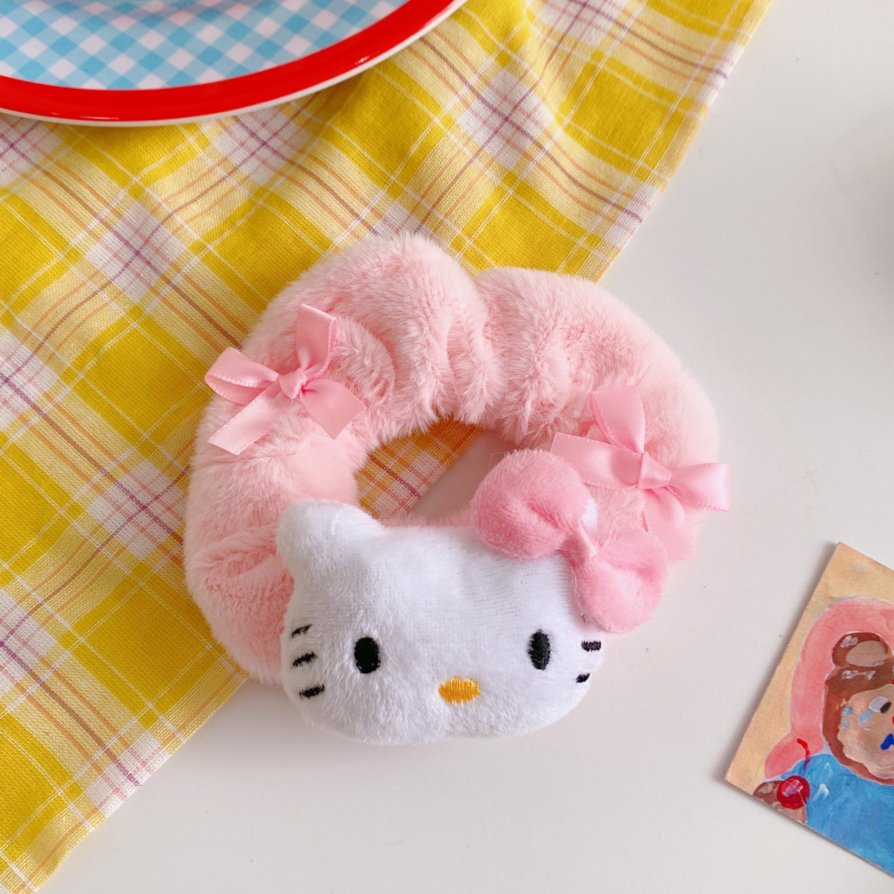 Подарунковий набір 4в1 аніме Хеллоу Кітті (Hello Kitty): гумка для волосся, підвіска, брелок, стикери / - фото 3 - id-p1885992024