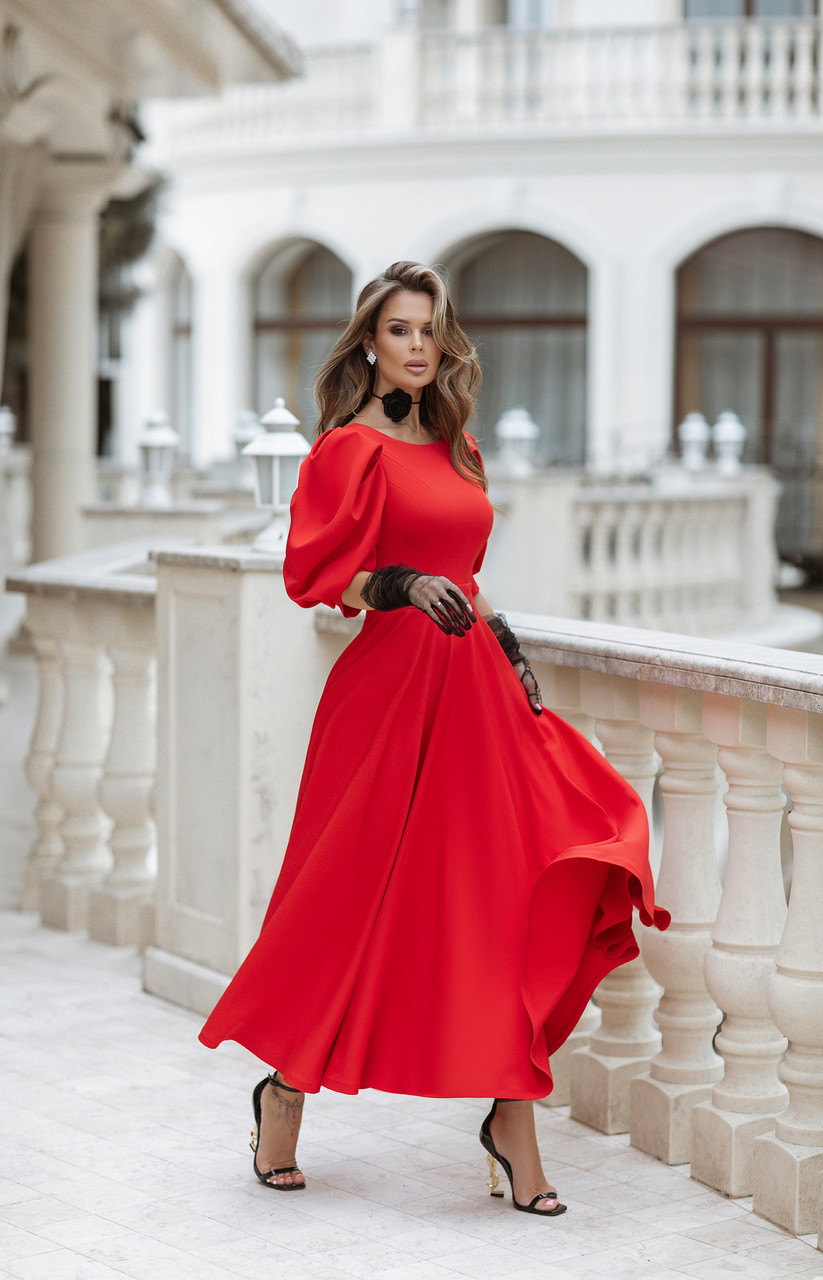 Сукня червона з об'ємними рукавами та вирізом на спині максі