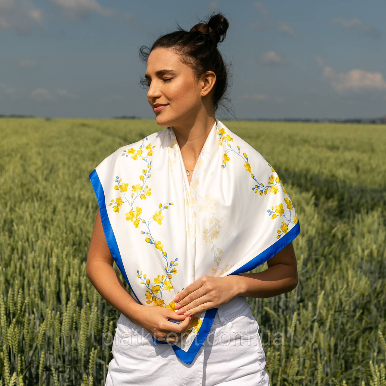 Хустка патріотична (атлас) 90х90 см.